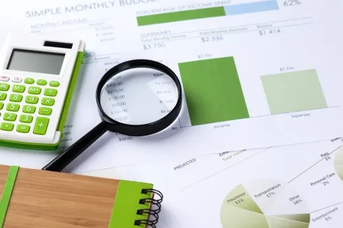 Desmistifique alguns jargões financeiros Benchmark Score de Crédito e Compliance Financeira